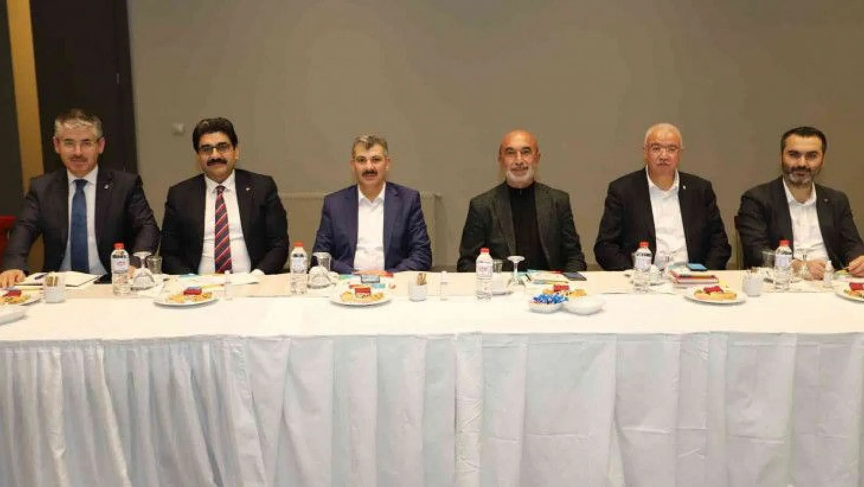 AK Parti'de, İç Anadolu İl Başkanları toplandı