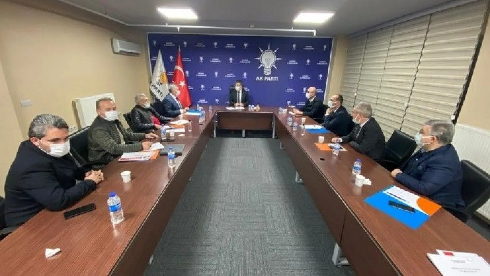Başkan Çopuroğlu'ndan İlçe Başkanları ve Belediye Başkanları ile istişare toplantısı