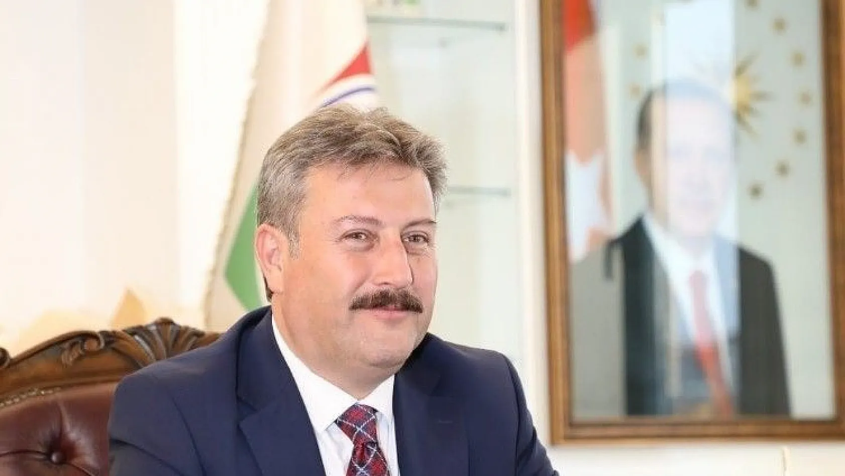 Başkan Dr. Mustafa Palancıoğlu 'Osmanlı Türkçesi kursları ile geçmiş aydınlatılıyor'