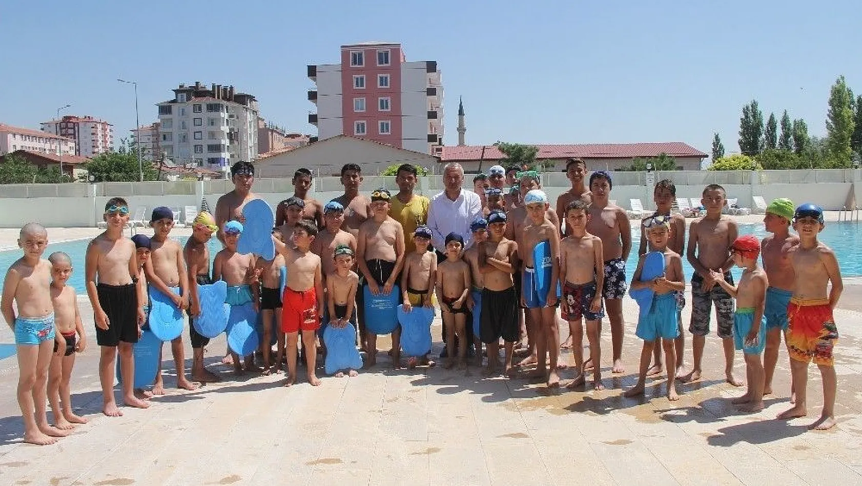 Başkan Karayol'dan yaz spor okulu öğrencilerine ziyaret
