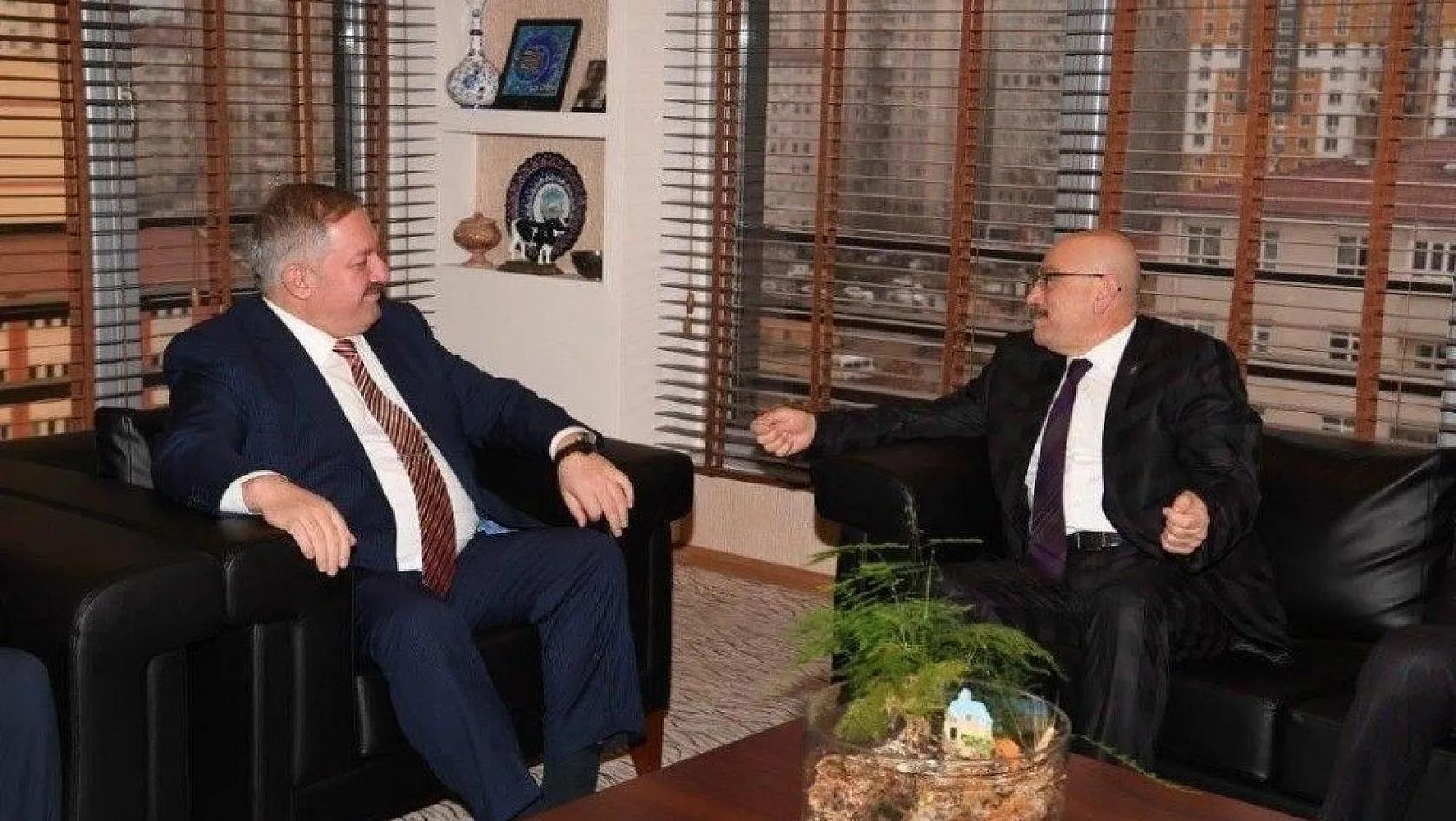 Başkan Nursaçan'dan AK Parti İl Başkanı Özden'e Ziyaret
