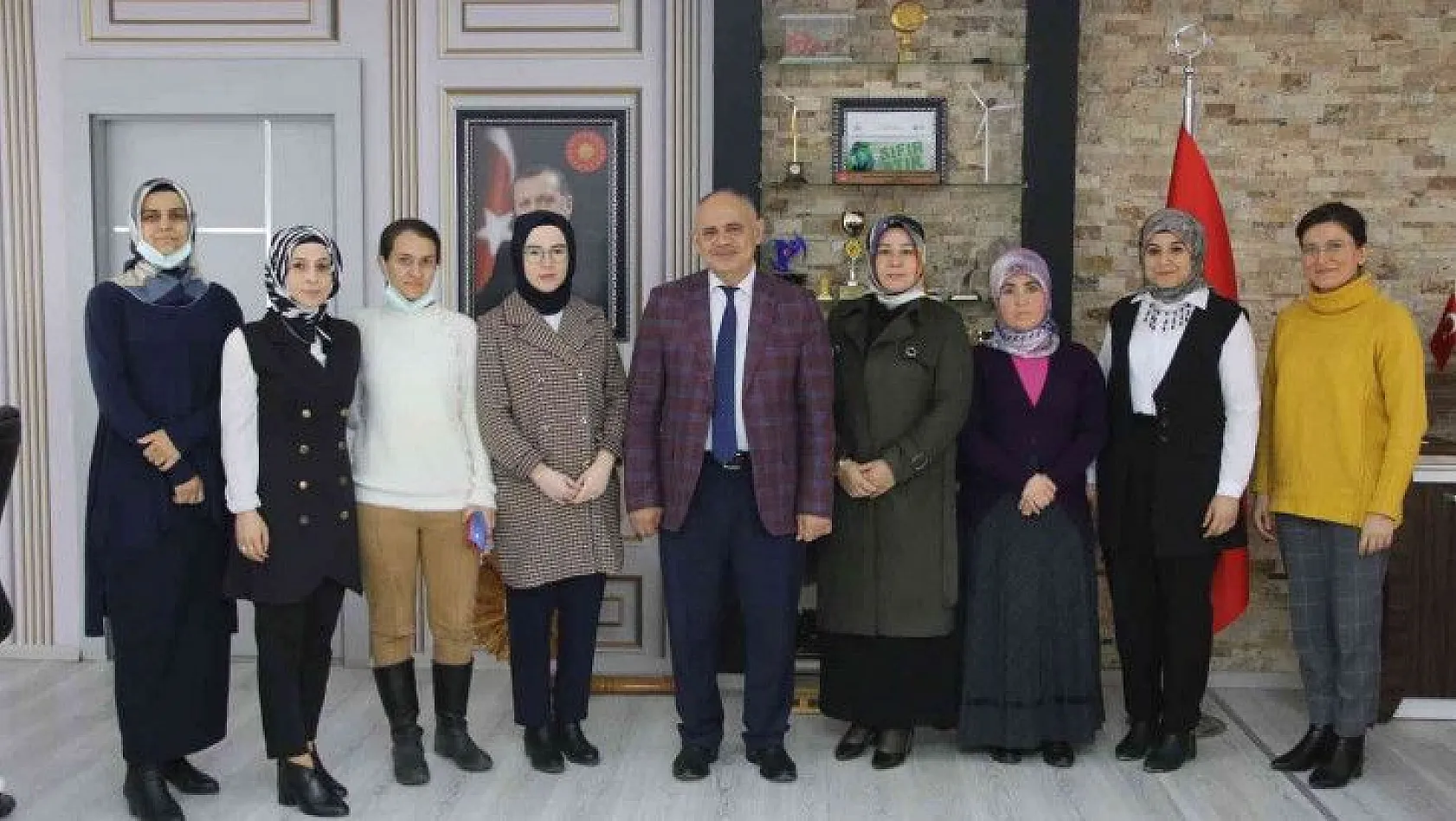 Başkan Öztürk, Kadınlar Günü'nü personelleri ile birlikte kutladı