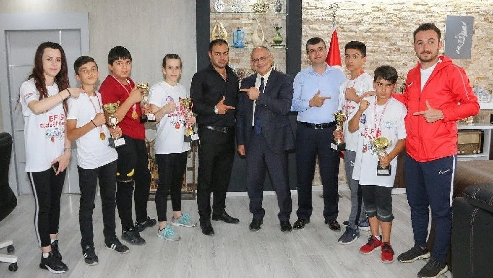 Başkan Öztürk, Muaythaı'cı Sporcuları Kabul Etti