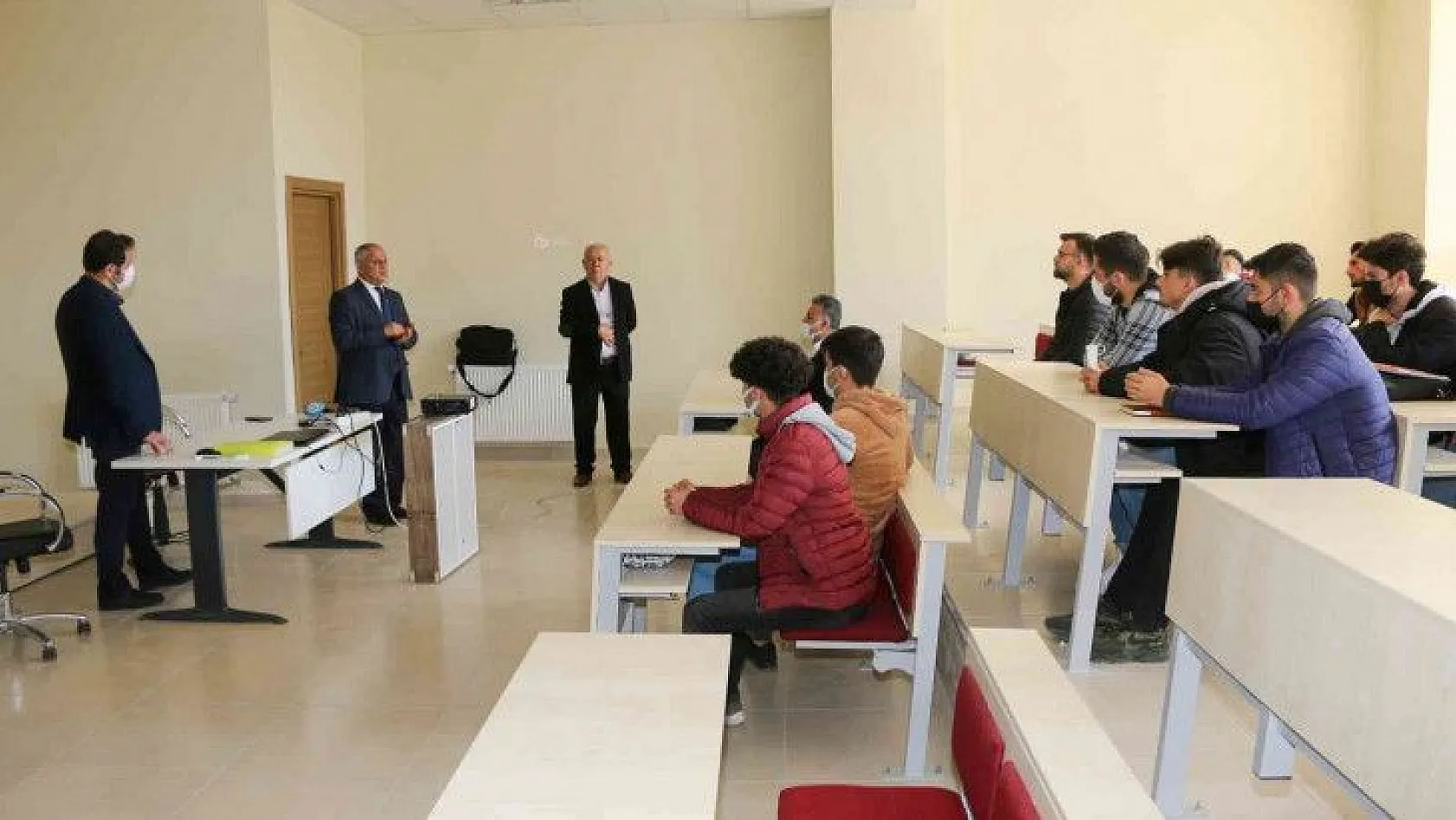 Öztürk'ten üniversite öğrencilerine destek sözü