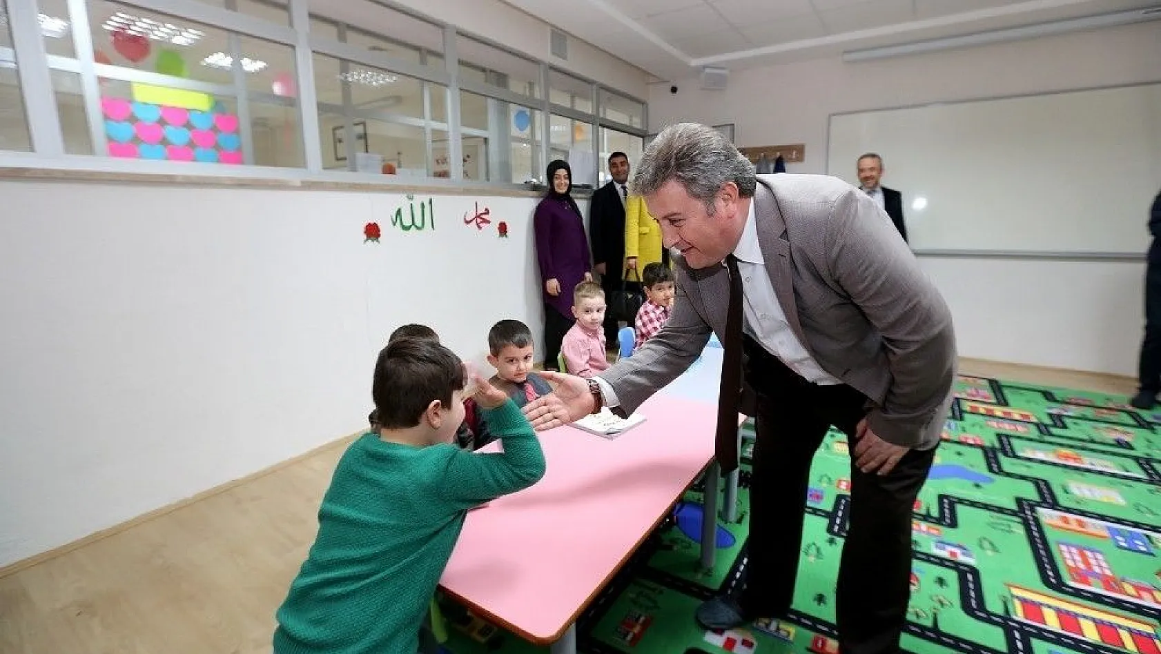 Başkan Palancıoğlu'dan Abdülhamid Han Cami kreşine ziyaret