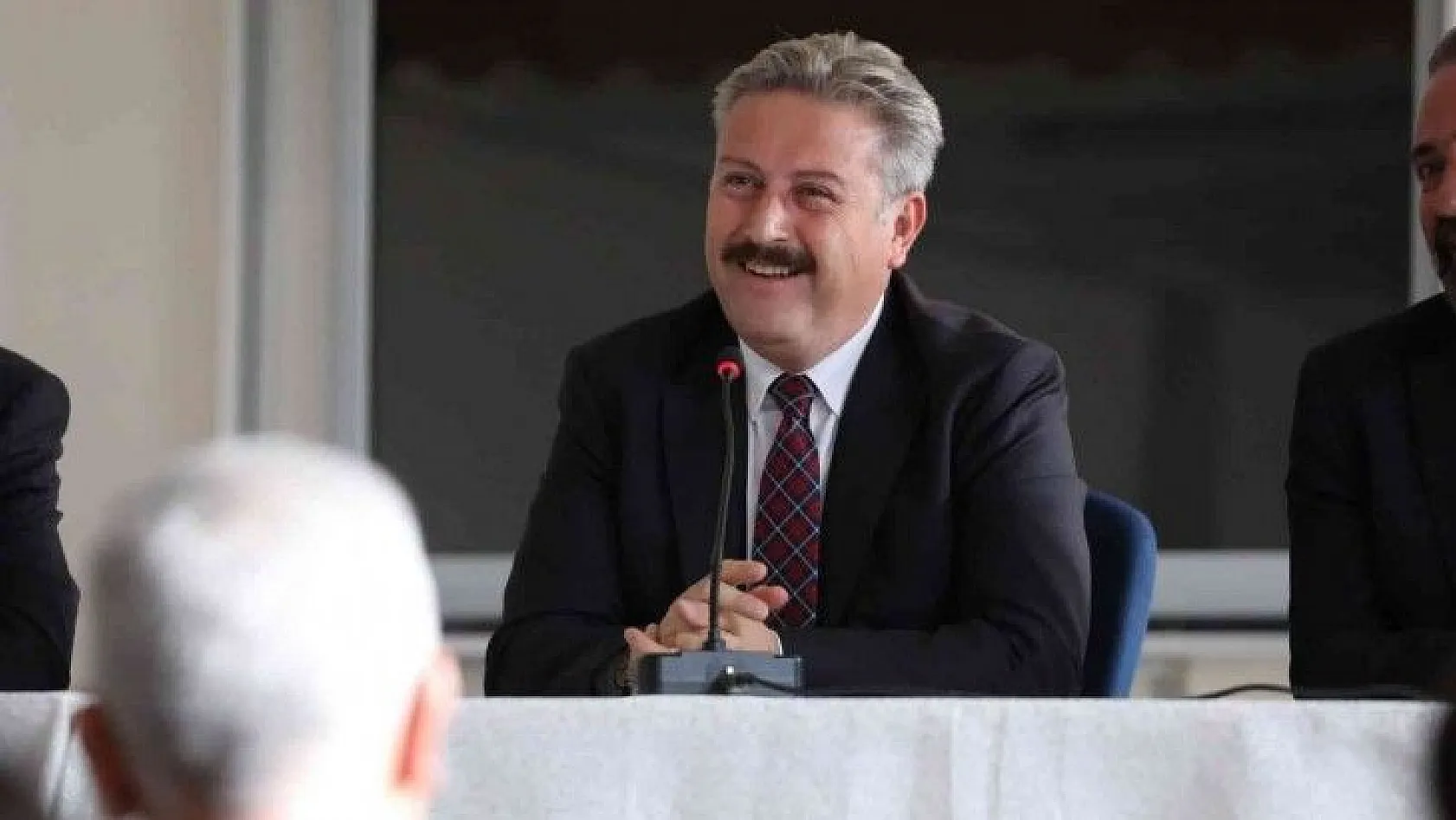 Başkan Palancıoğlu'ndan İngilizce söyleşi
