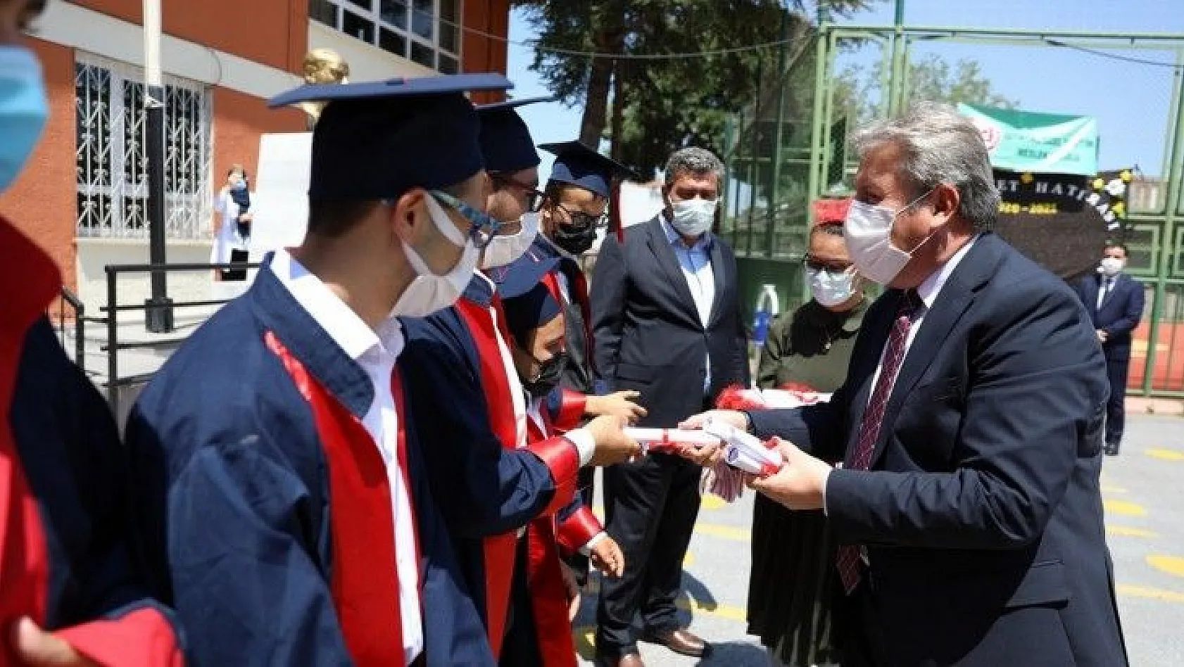 Palancıoğlu özel öğrencilerin mezuniyet törenine katıldı