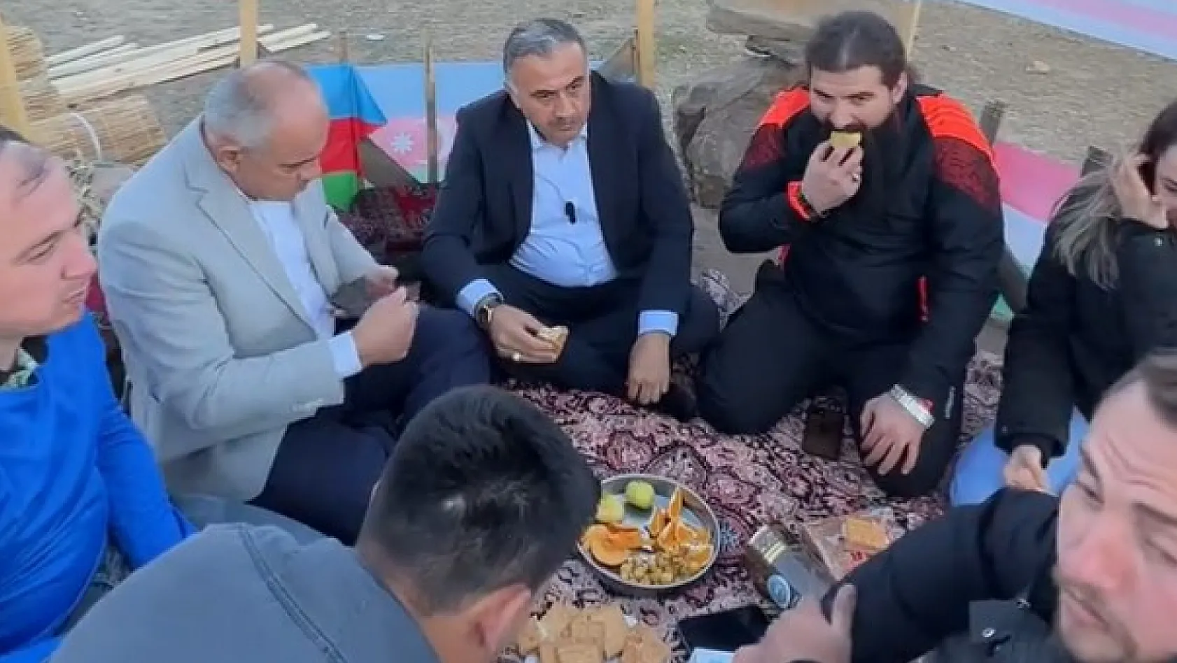 Başkanlar Erciyes'te bisküvi arası lokum yedi