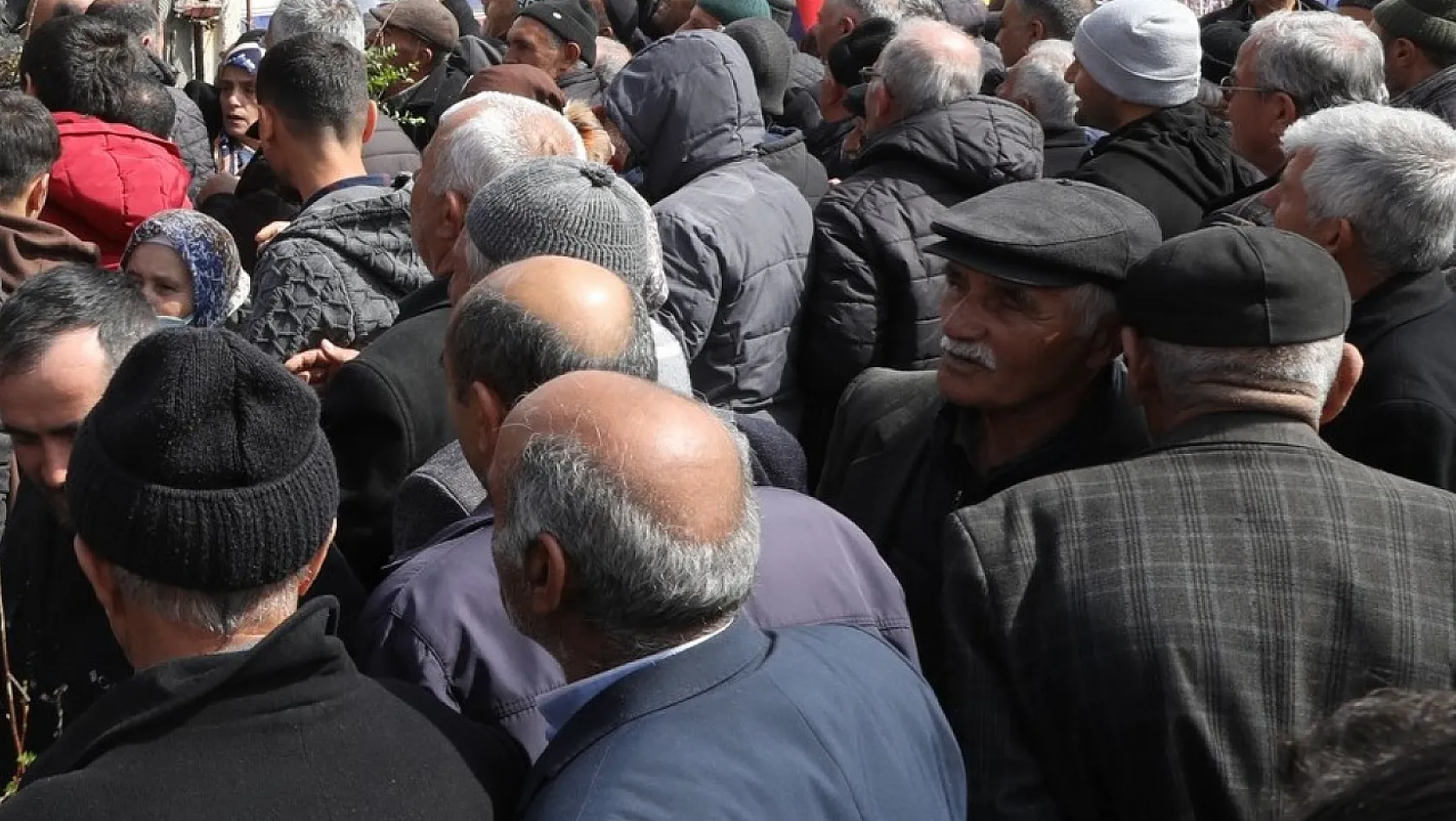 Kayseri'de Belediye ücretsiz dağıttı, vatandaş akın etti