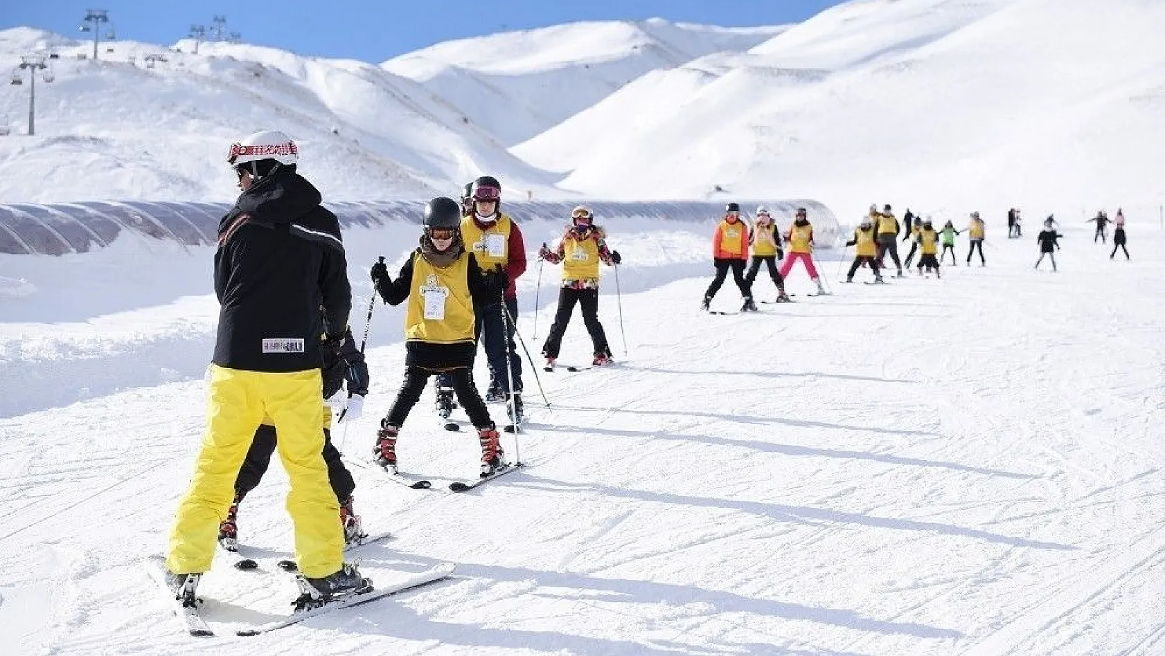 Spor A.Ş. bu yıl 2 binin üzerinde çocuğa kayak ve snowboard eğitimi verdi