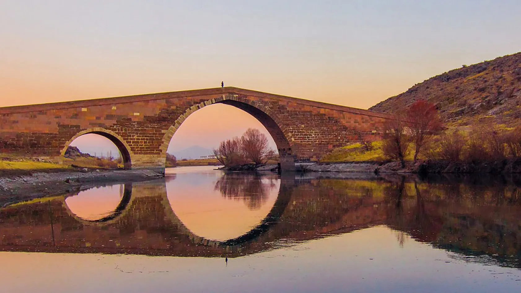 Bu köprü Kayseri-Kırşehir arası ulaşımı sağlamak için yapılmış...