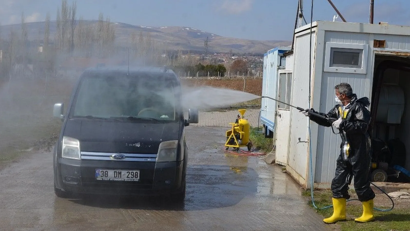 Bünyan Belediyesi vatandaşların araçlarını ücretsiz dezenfekte ediyor