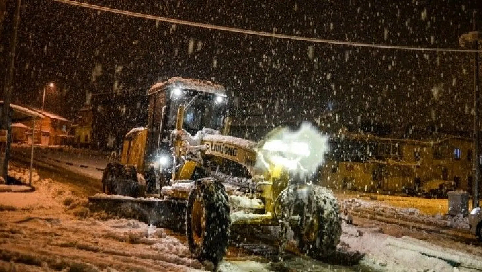 Bünyan'da karla mücadele gece boyu sürdü