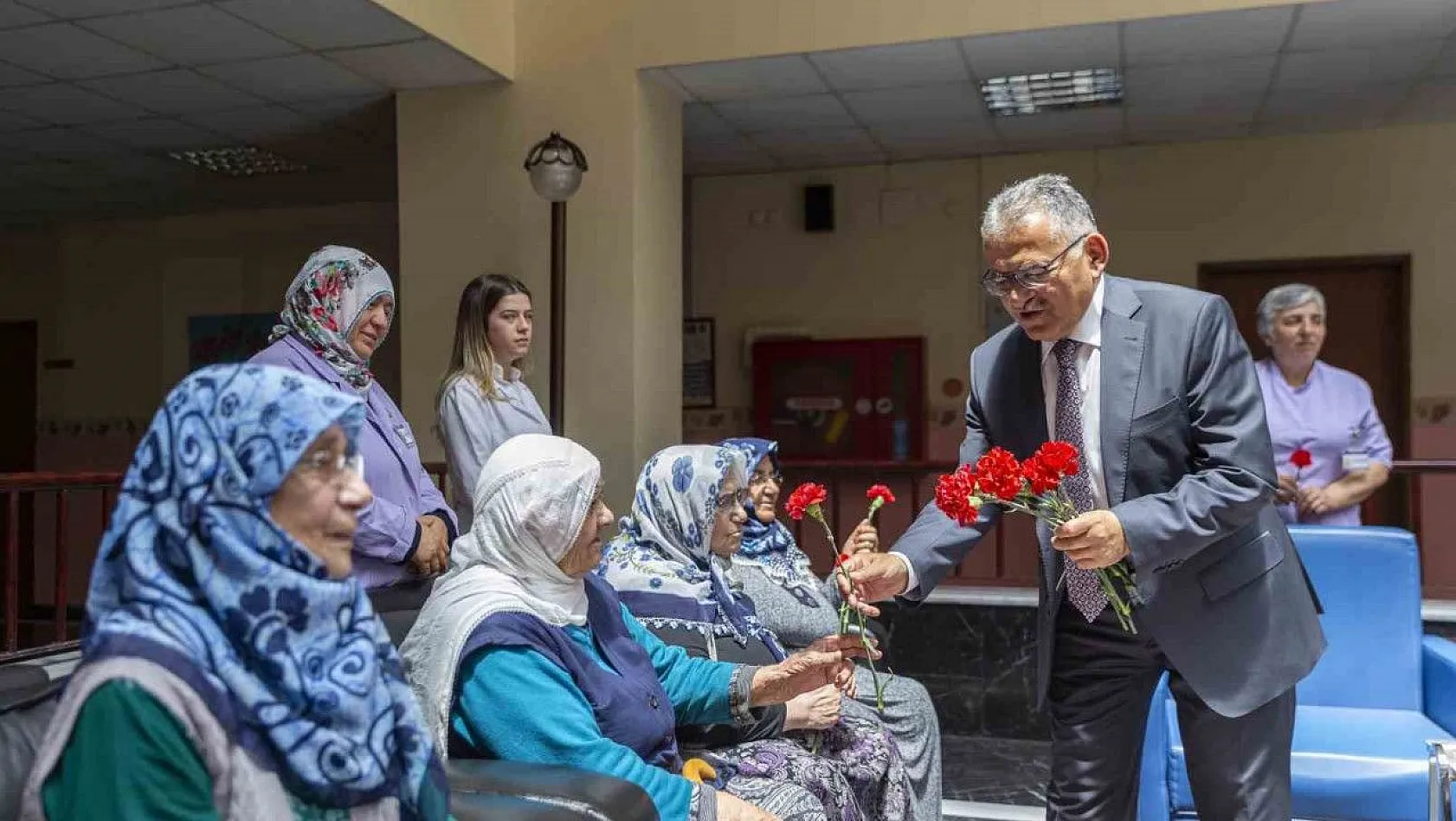 Büyükkılıç, Yaşlılara Saygı Haftasını kutladı
