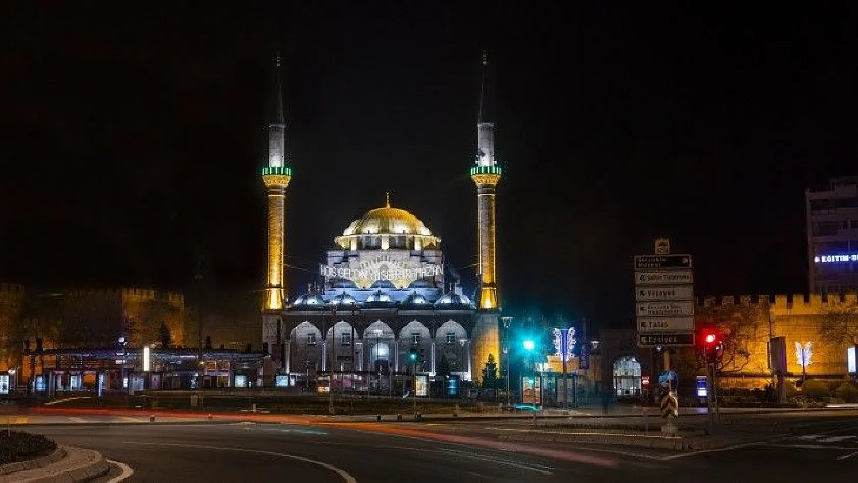 Büyükşehir, Bürüngüz Camisi'ne gerdanlığını taktı