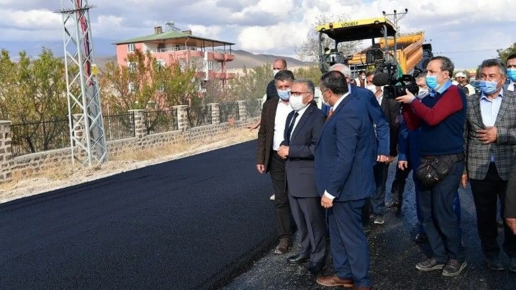 Büyükşehir'den ilçe yollarına 14 milyon TL'lik sıcak asfalt