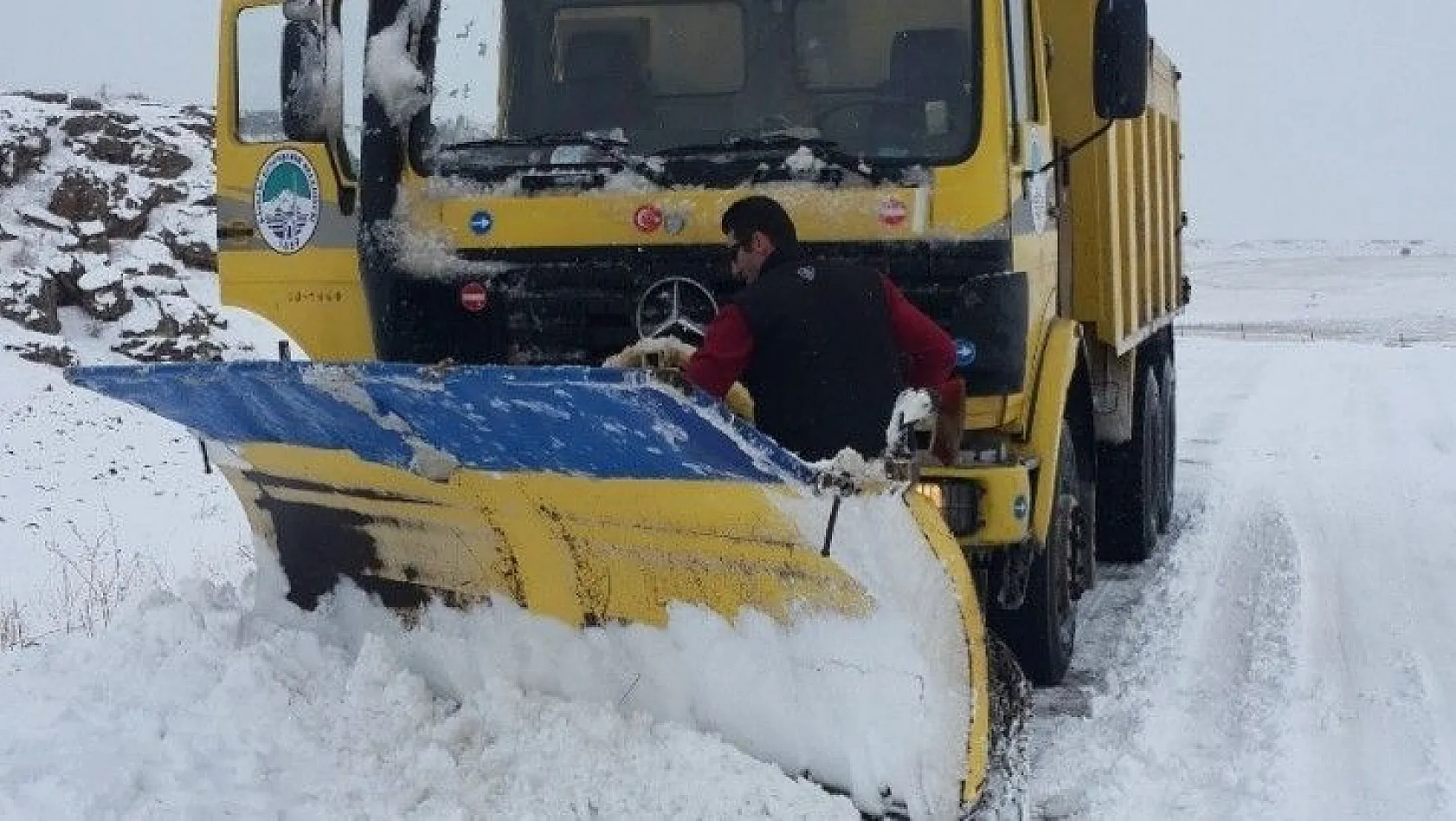 Büyükşehir'in 'kar' timi hafta sonu 276 mahalle yolunu açtı