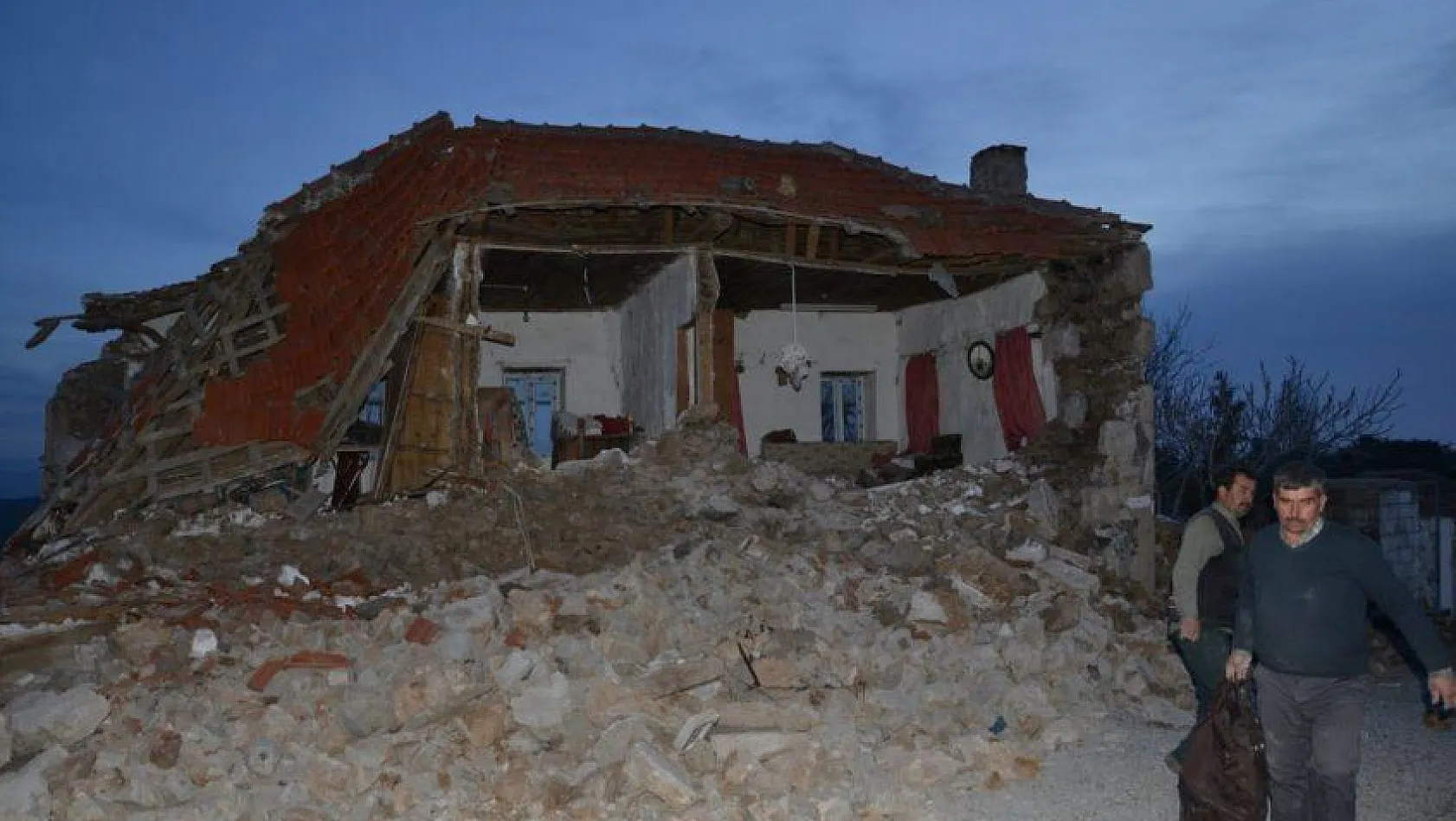 Çanakkale 4,7'lik depremle sallandı