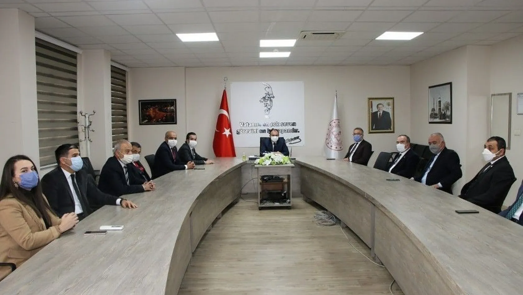 Çandıroğlu il Müdürlüğü'ndeki idarecilerle toplantı yaptı
