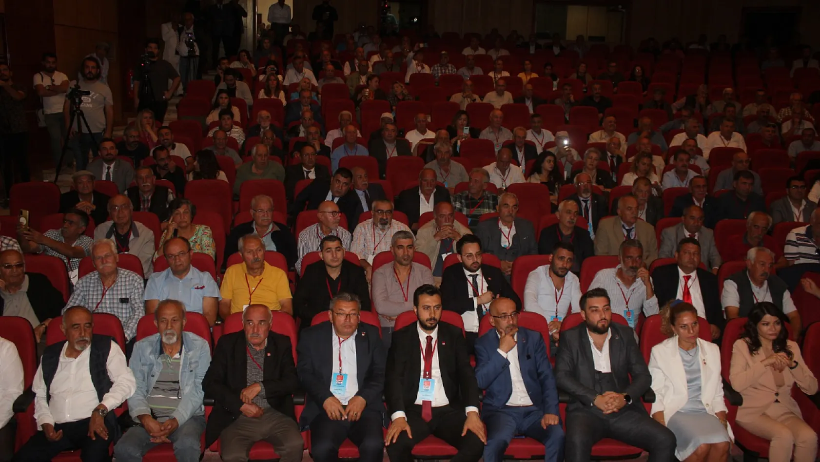 CHP'de protestolu kongre: 158 delege oy kullanmadı