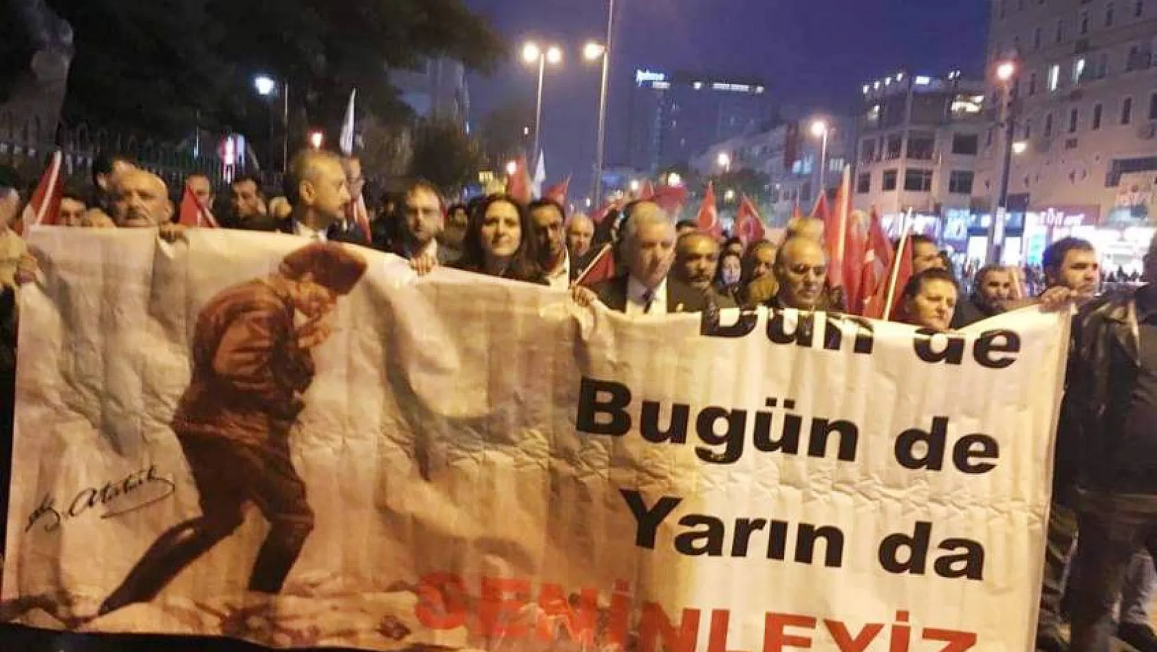 CHP ve İYİ Parti'den Fener Alayı ve Cumhuriyet Yürüyüşü