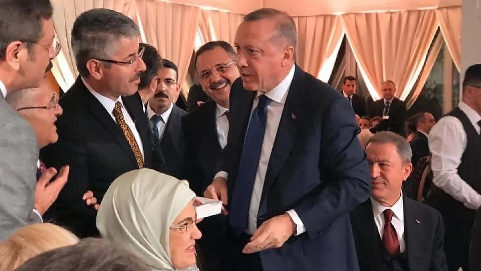 Çopuroğlu, Cumhurbaşkanı Erdoğan'a pastırma ikram etti