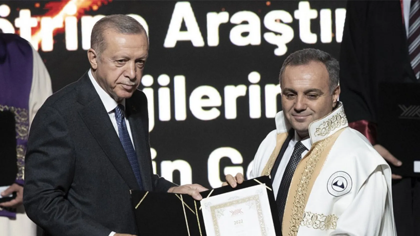 Cumhurbaşkanı Erdoğan'dan ERÜ'ye ödül