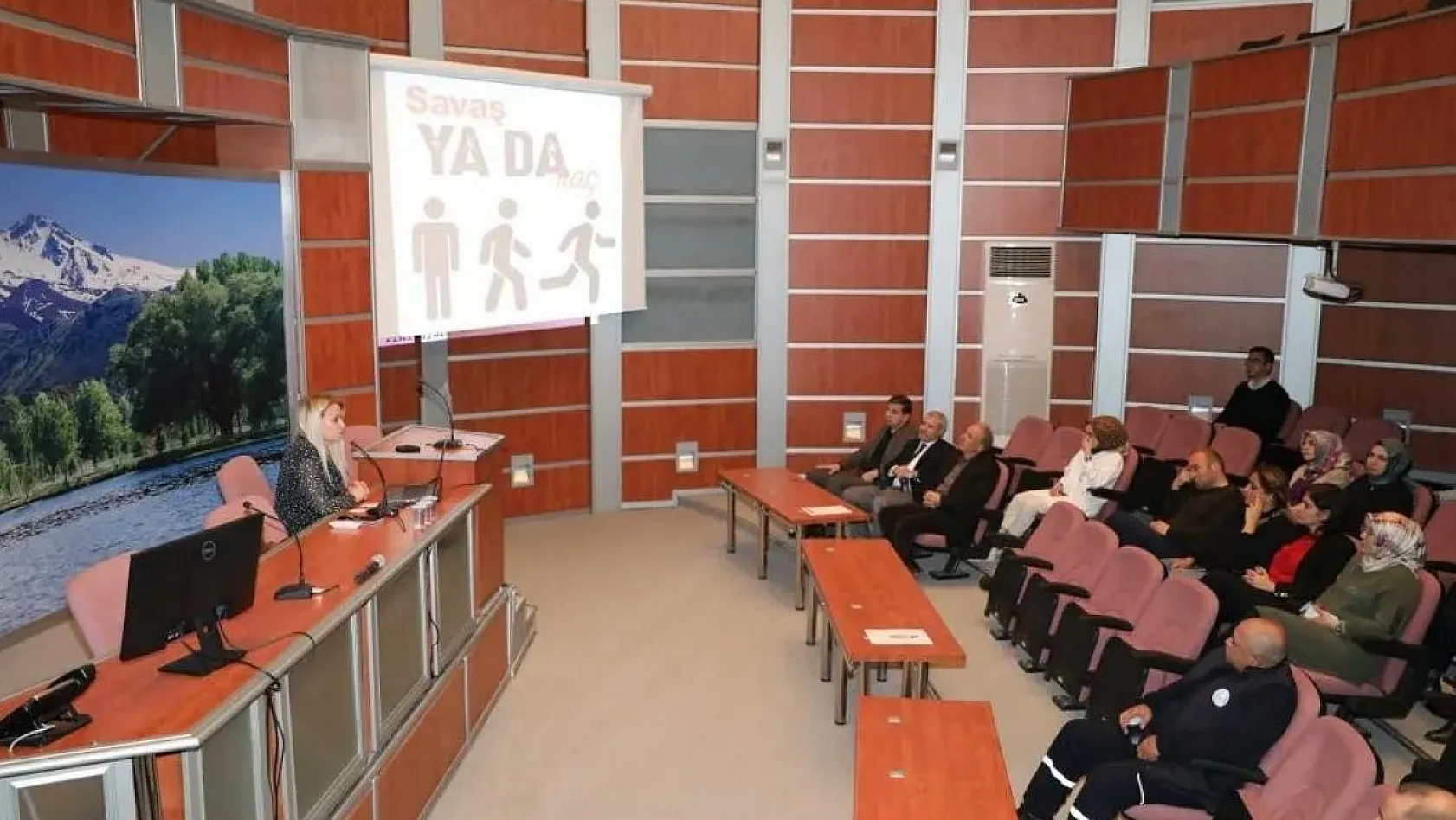 'Deprem psikolojisi ve kaygı' konulu eğitim semineri verildi