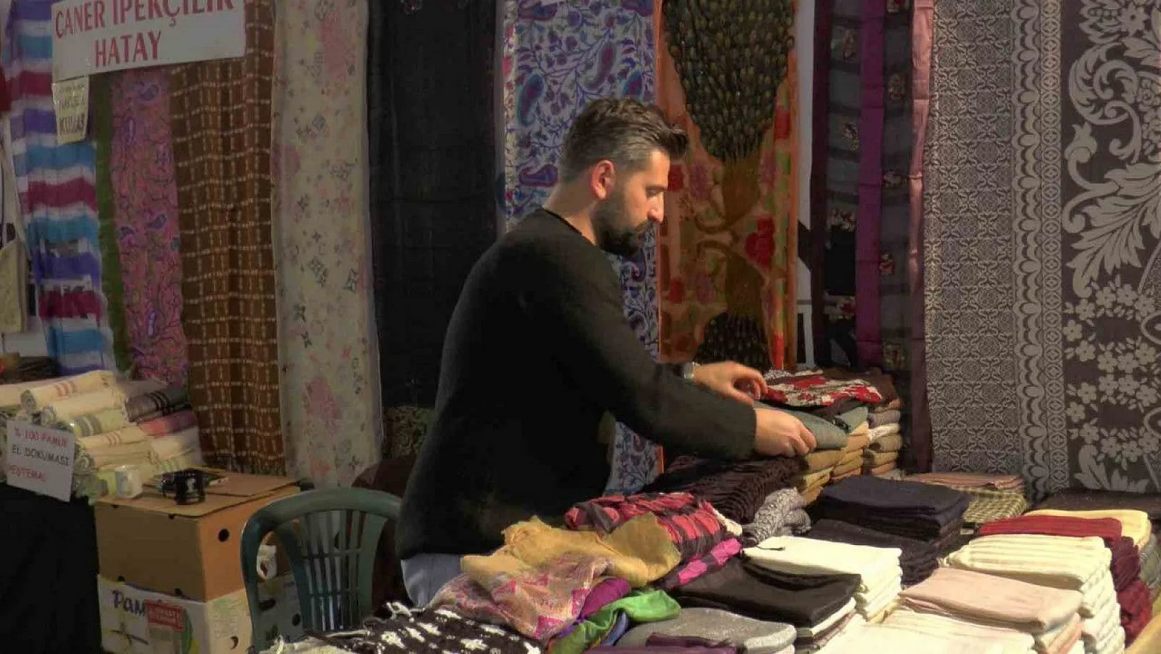 Depremzede esnaf, Kayseri'deki fuarda kurtarabildiği ürünlerini satışa sundu!