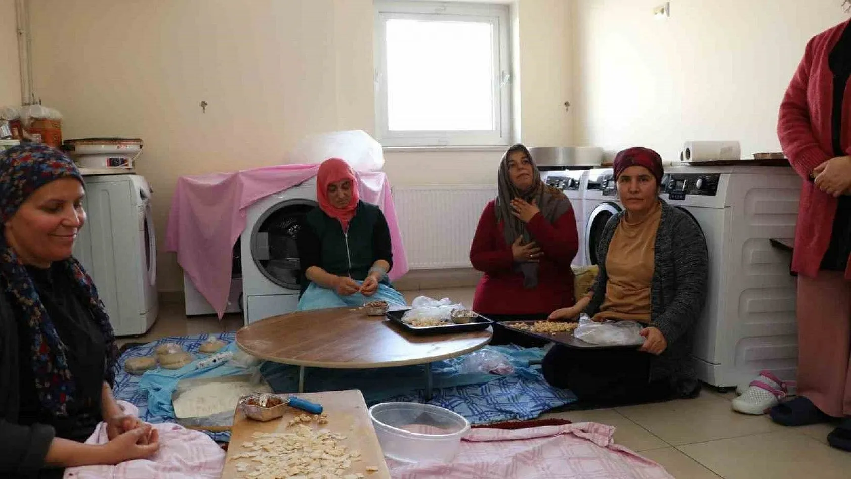 Depremzedeler Kayseri'nin lezzetlerini tattı