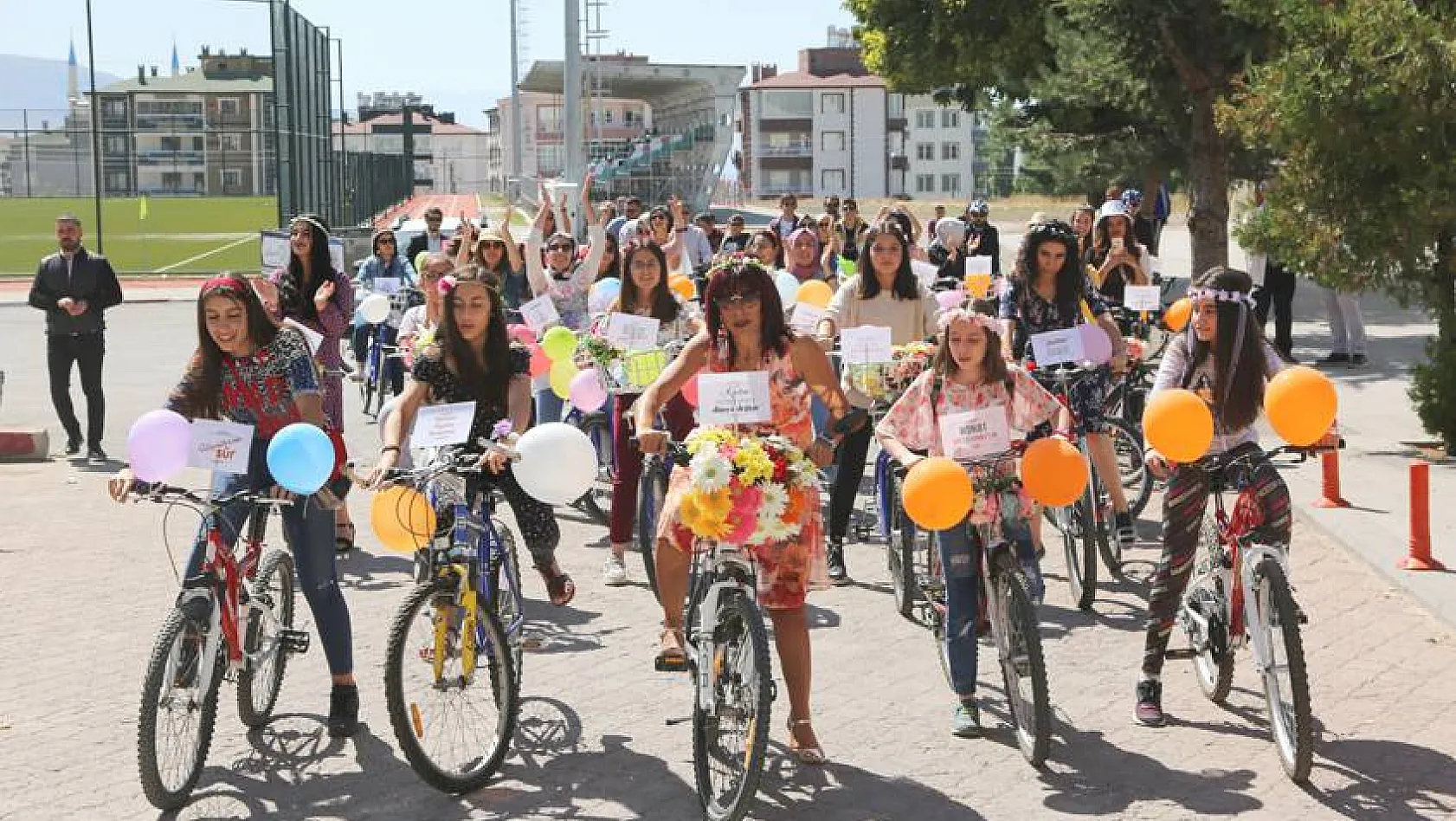 Develi'de Süslü Kadınlar Bisiklet Turu Yapıldı