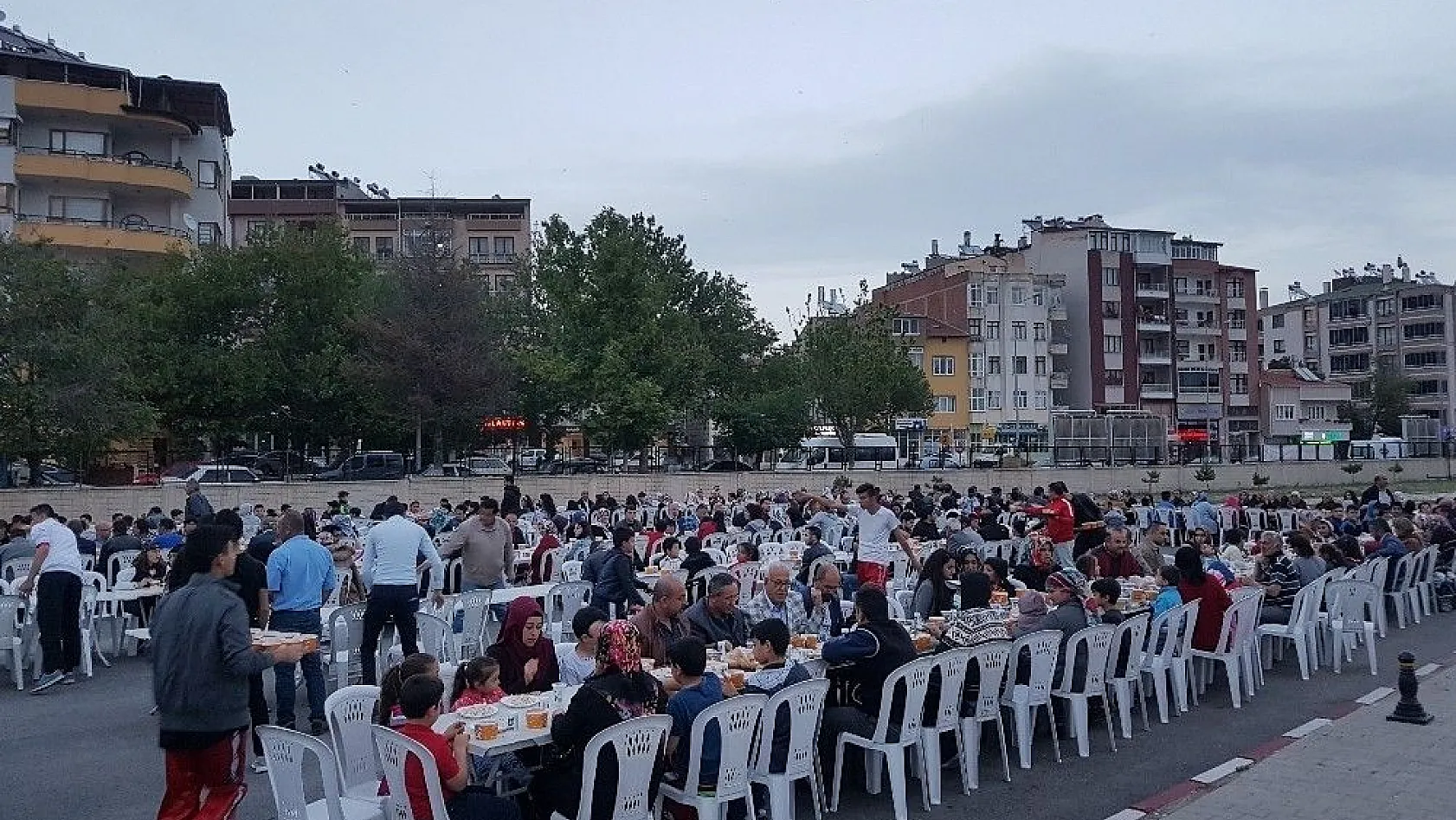Develi'de vatandaşlar için iftar programı düzenlendi
