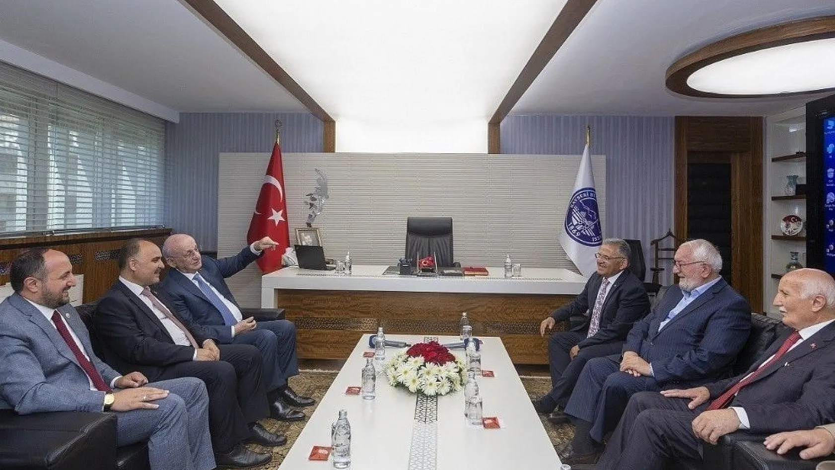 26. Dönem TBMM Başkanı İsmail Kahraman, Başkan Büyükkılıç'ı ziyaret etti