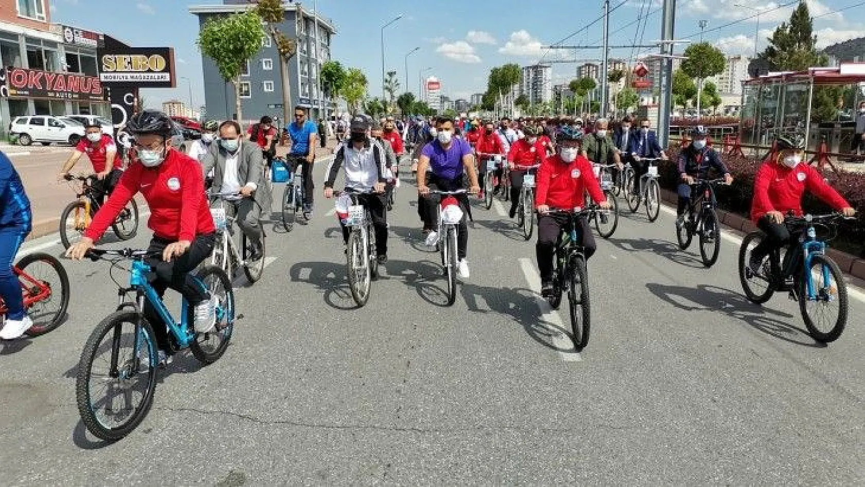 Dünya Bisiklet Günü'nde 500 kişi pedal çevirdi