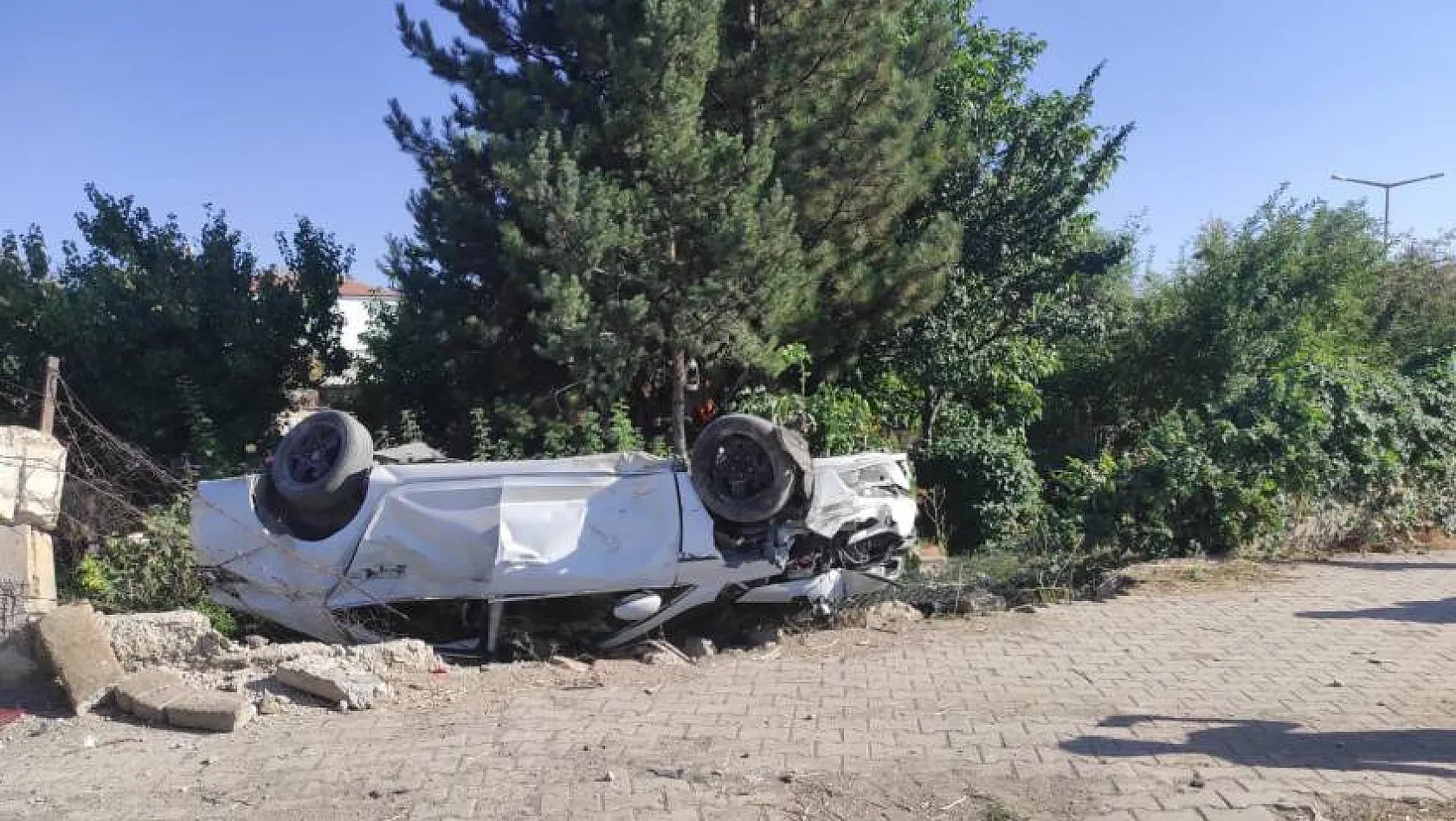  Erciyes Anadolu Holding CEO`su Ertekin`in Babası o başkanla birlikte kaza geçirdi 