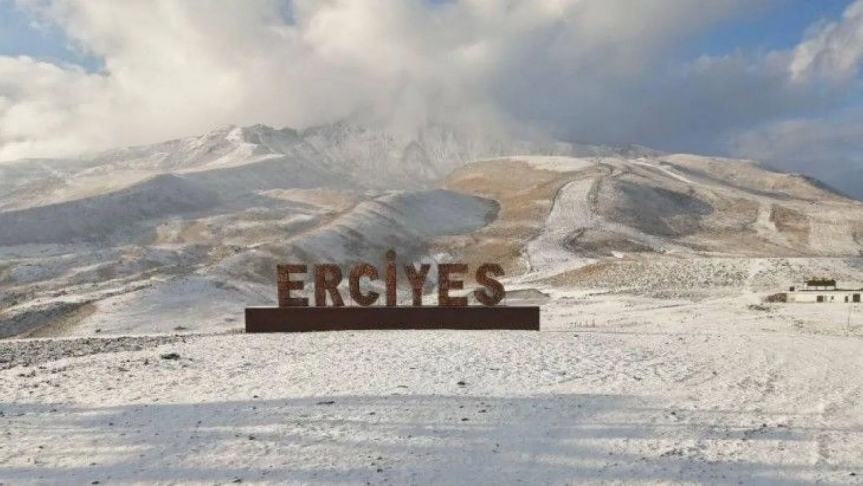 Erciyes'e kar yağdı