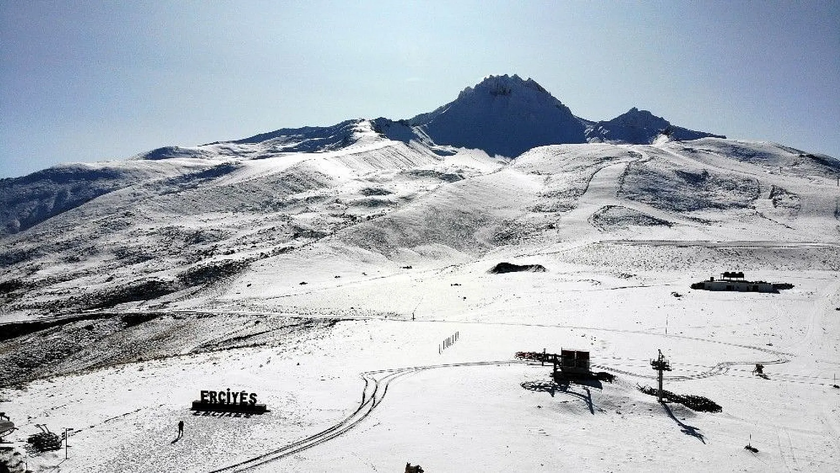 Erciyes'te kar kalınlığı 15 santime ulaştı, zirve beyaza büründü
