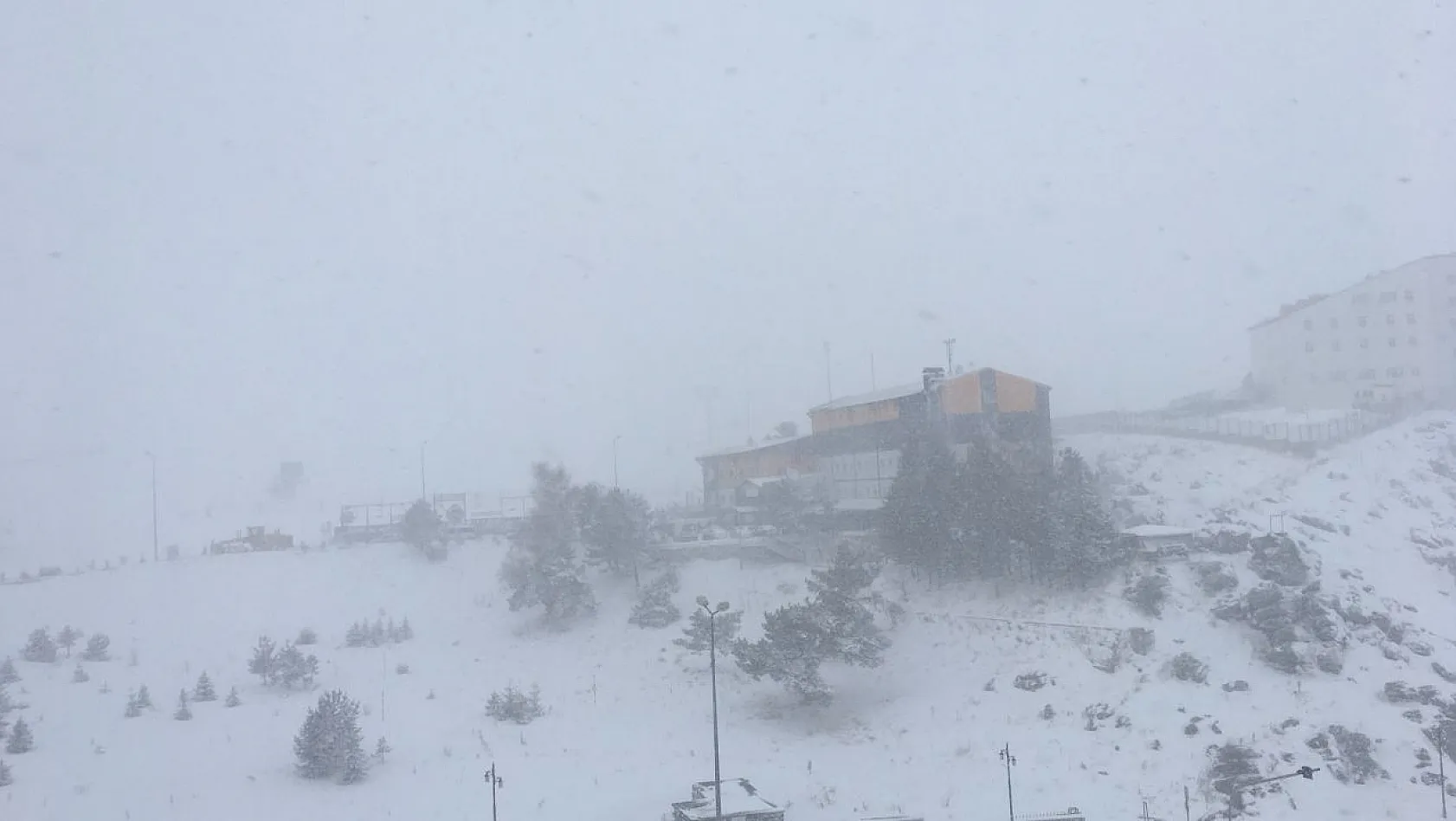 Erciyes'te kar sevinci yaşanıyor