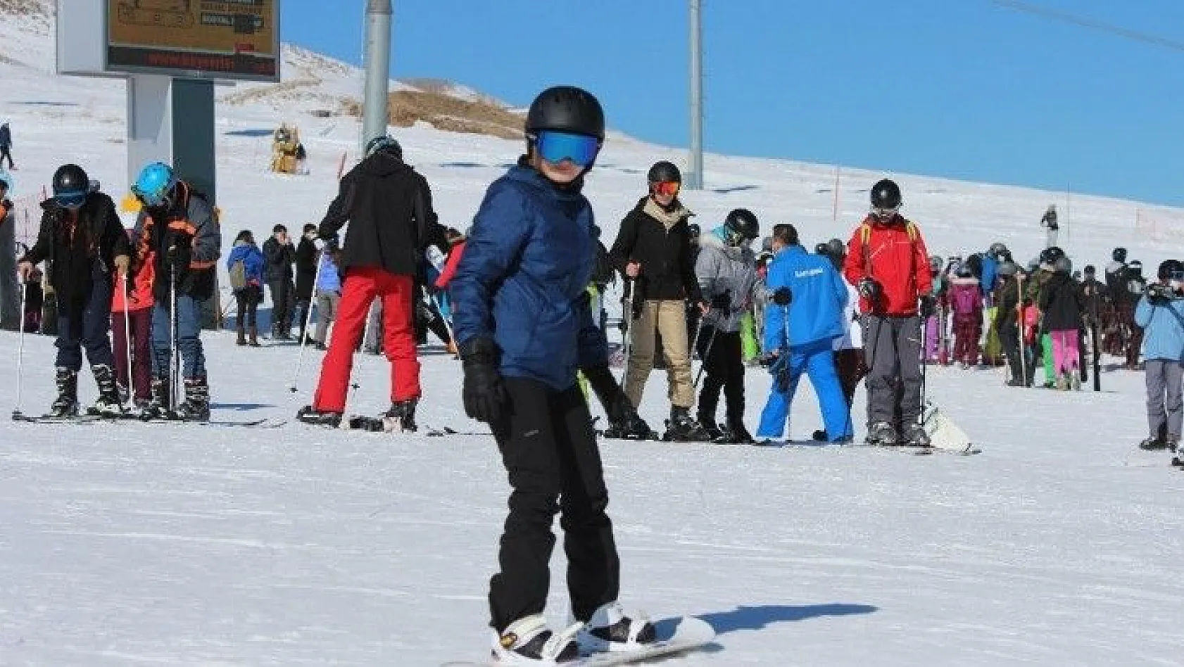 Erciyes'te kayak merkezi doldu taştı