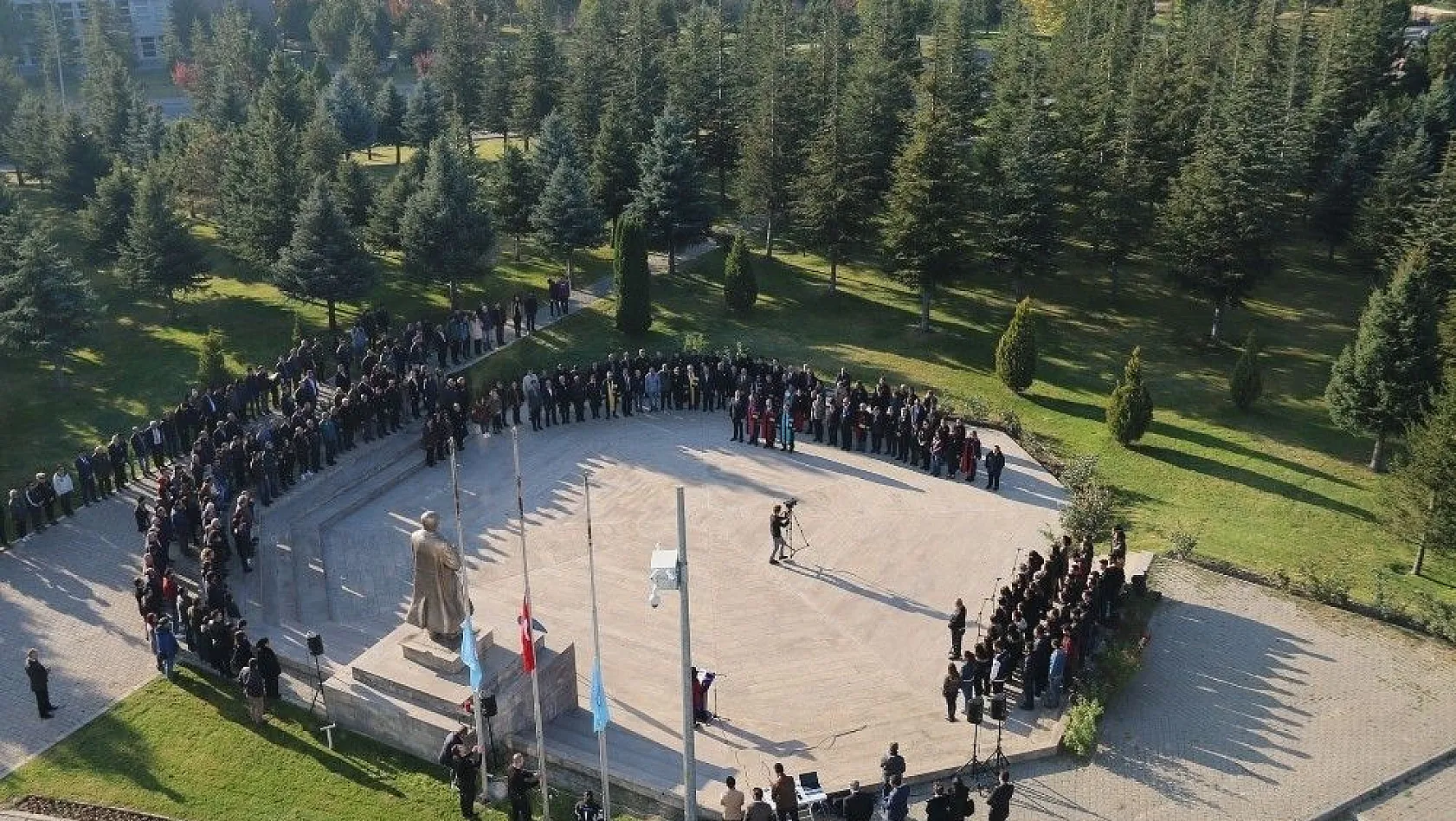 Erciyes Üniversitesinde 10 Kasım Atatürk'ü Anma Töreni Gerçekleştirildi
