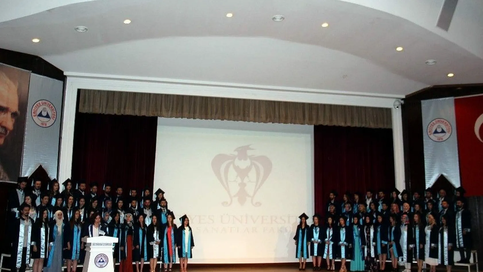 ERÜ Güzel Sanatlar Fakültesi'nde mezuniyet heyecanı