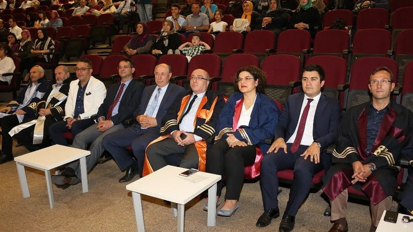 ERÜ Tomarza Mustafa Akıncıoğlu Meslek Yüksekokulu'nda Mezuniyet Coşkusu