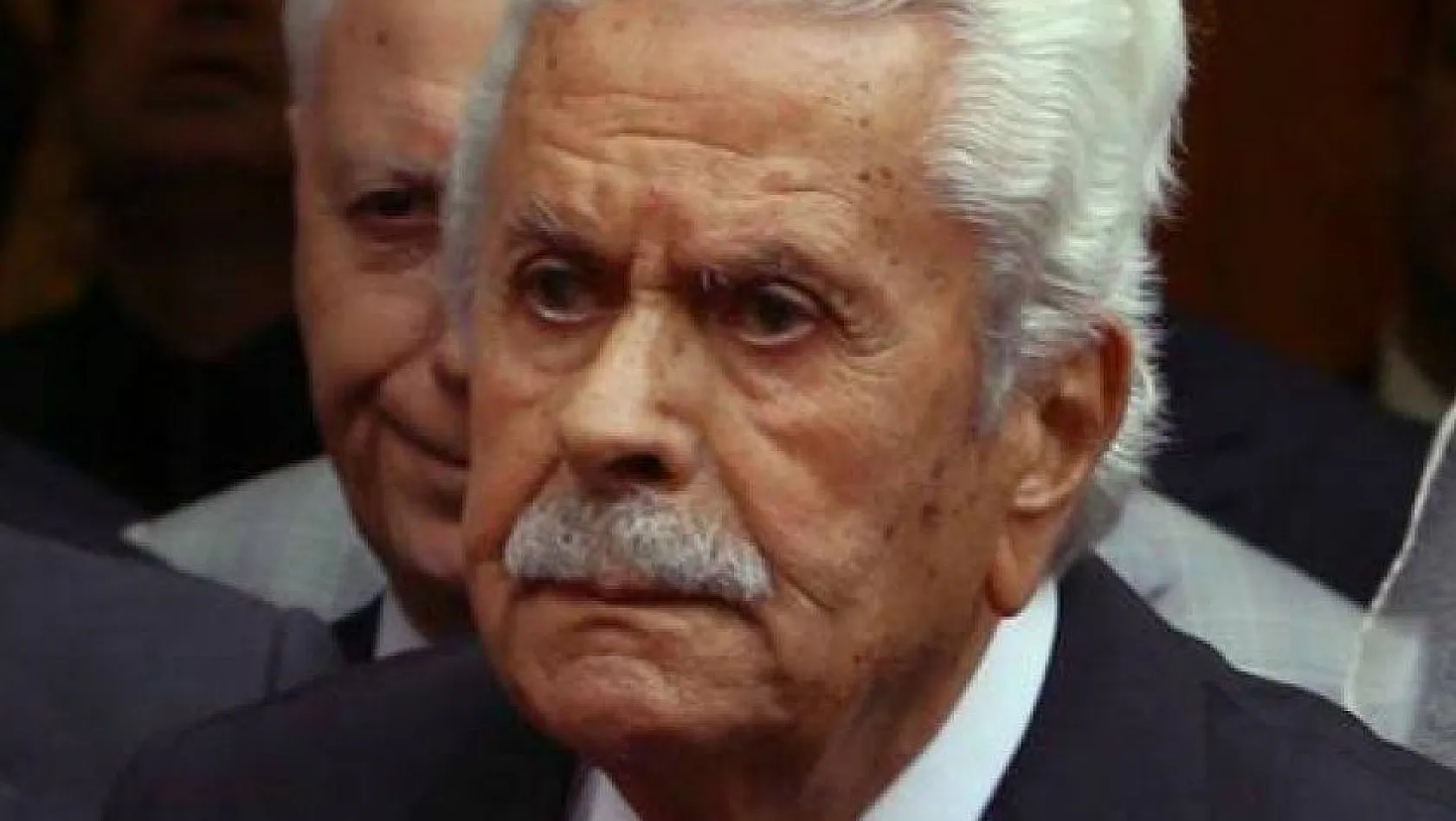 Eski İçişleri Bakanı İsmet Sezgin hayatını kaybetti