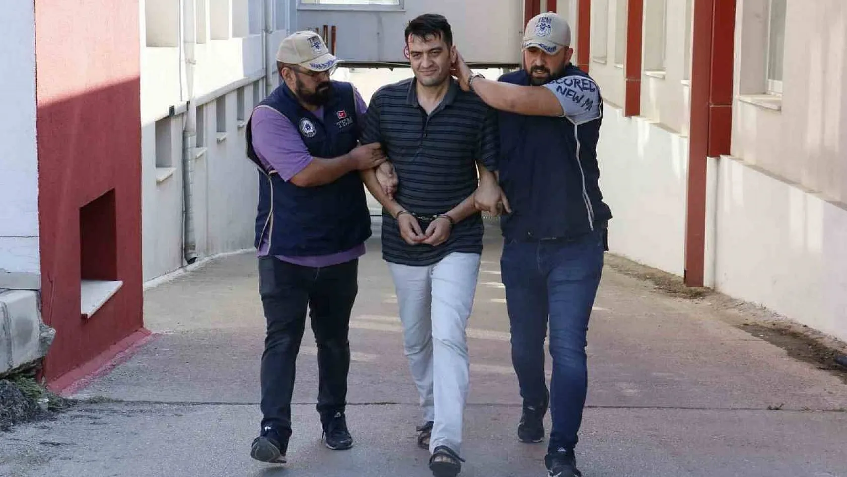 FETÖ'den kesinleşmiş hapis cezası olan eski polis hücre evinde yakalandı