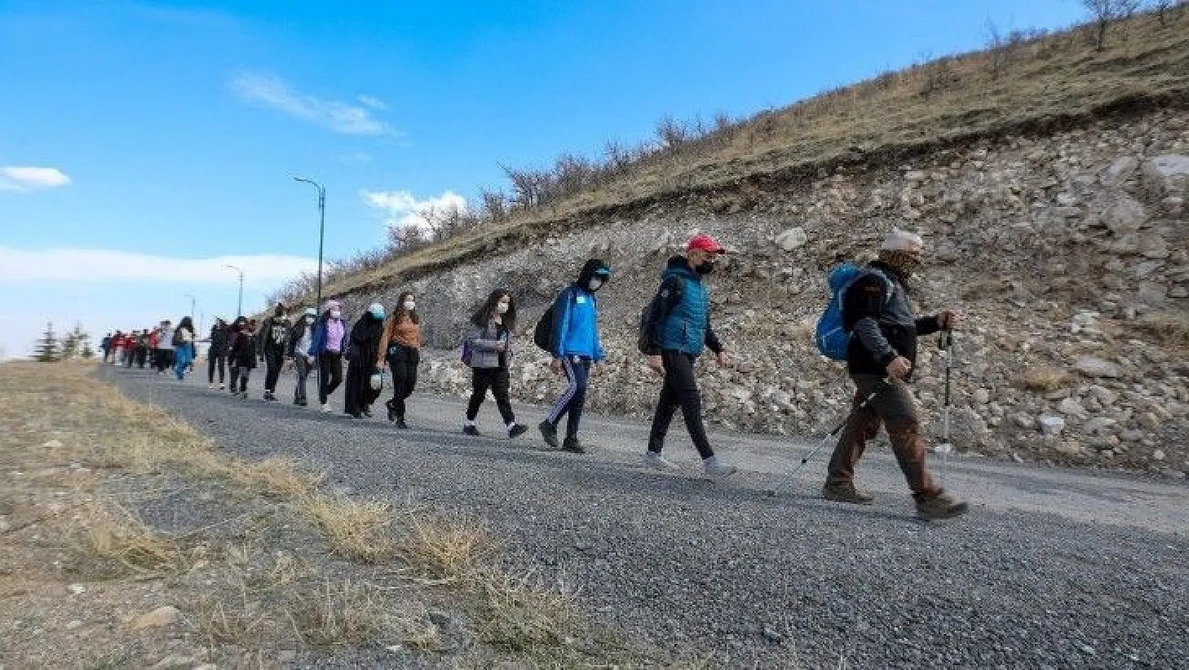 Genç dağcılar Ali Dağı'nda yürüyüşe çıktı