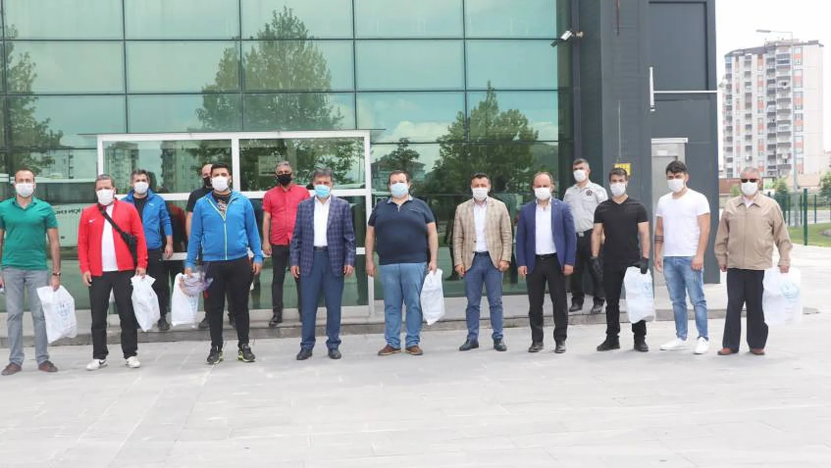Gençlik ve Spor İl Müdürlüğü'nden özel spor salonlarına siperlik maske