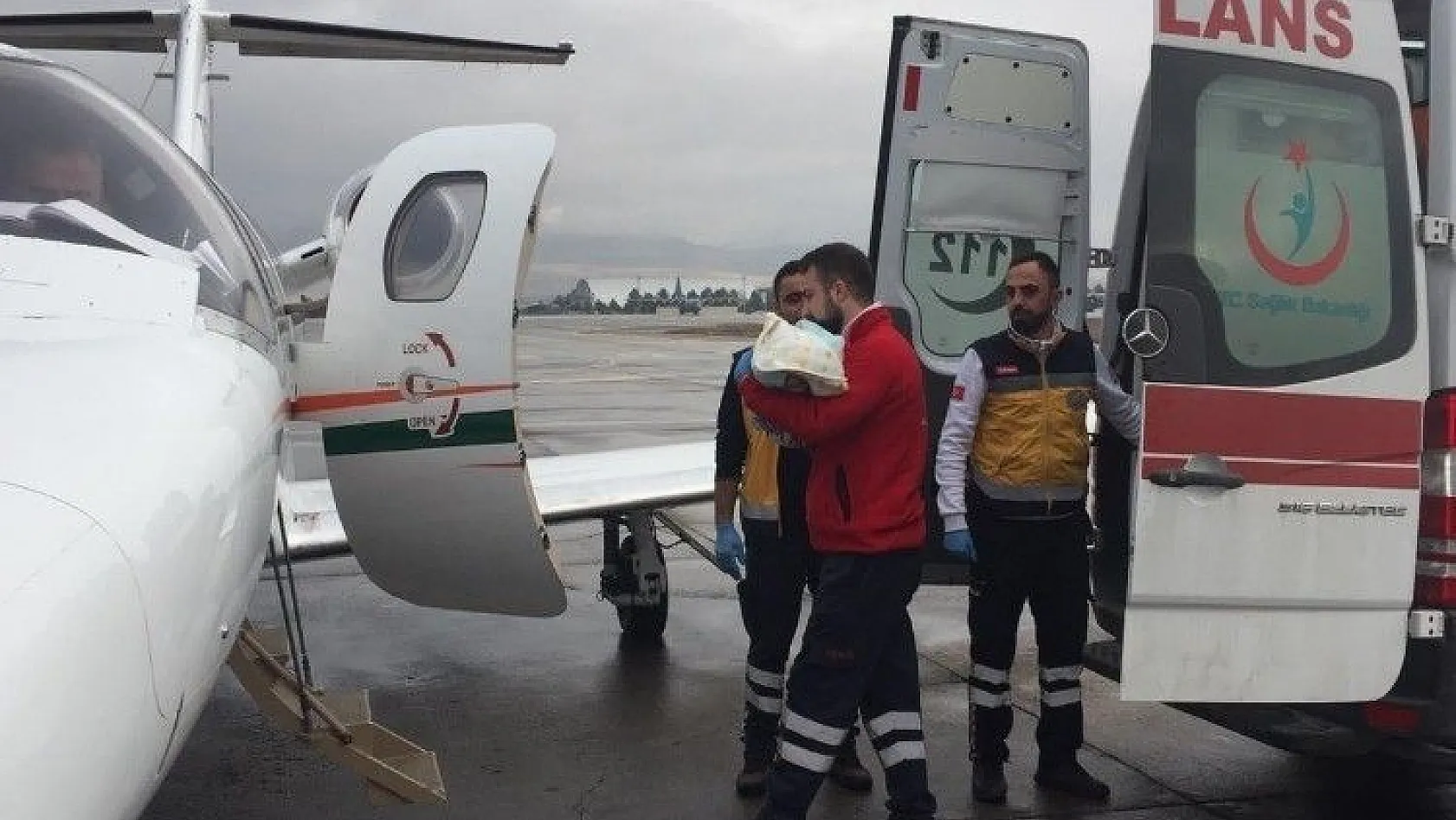 46 günlük bebek uçak ambulansla İstanbul'a sevk edildi