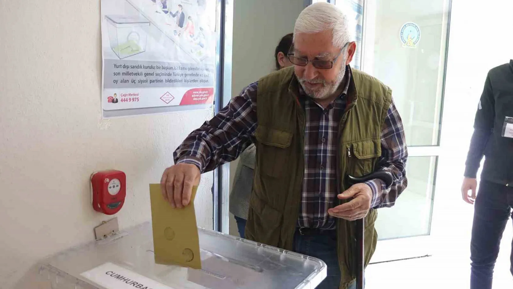 Kayseri'de oy kullanma işlemi devam ediyor