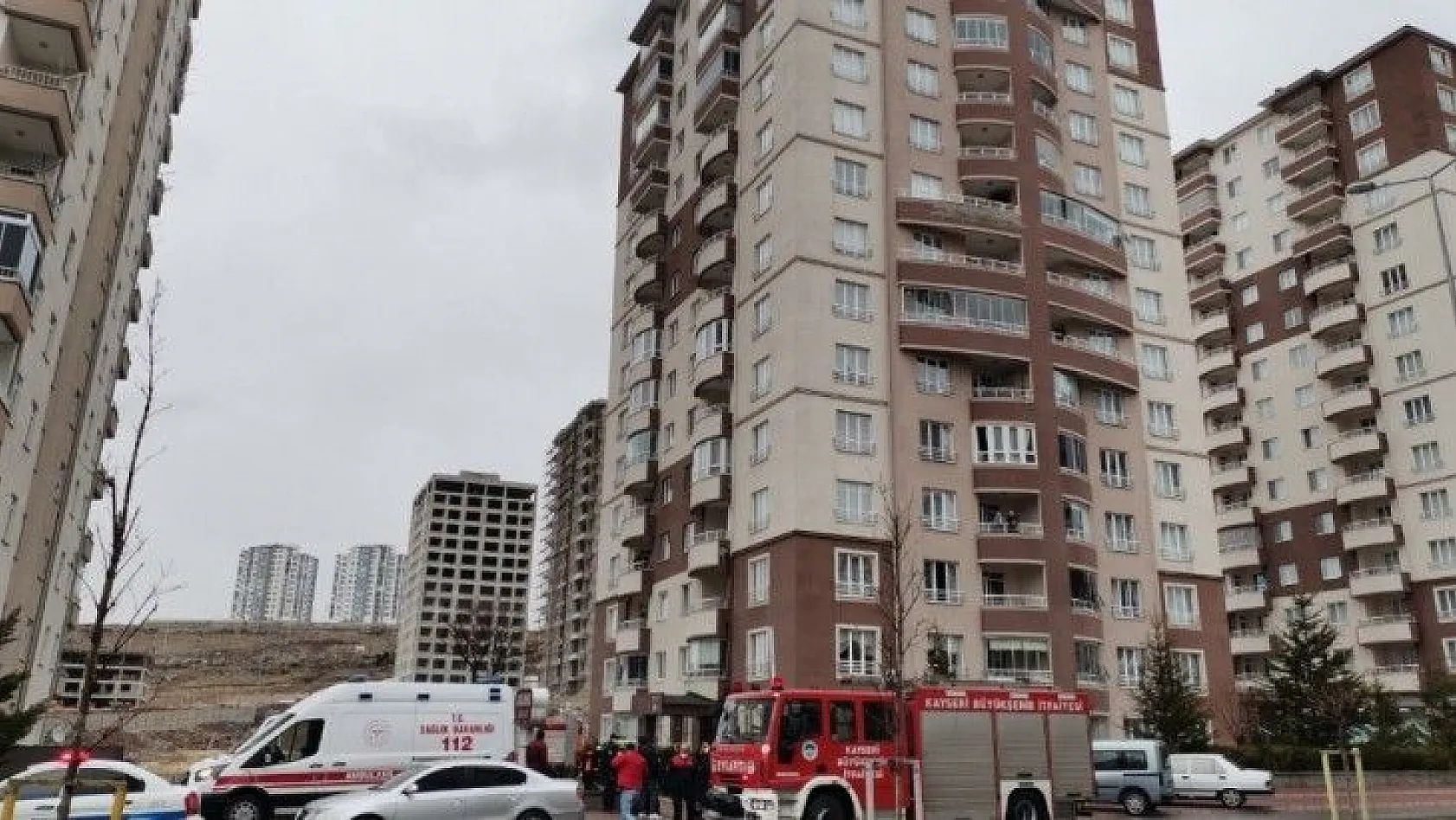 14 katlı binada çıkan yangın korkuttu