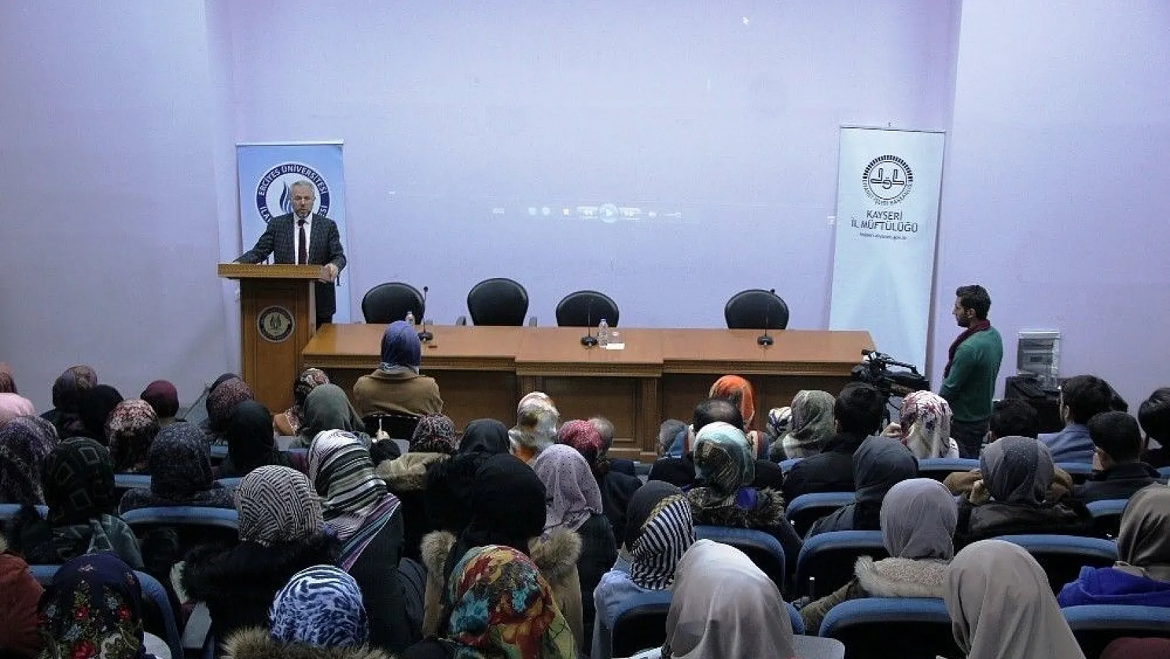 İlahiyat Fakültesinde Yemen Konferansı